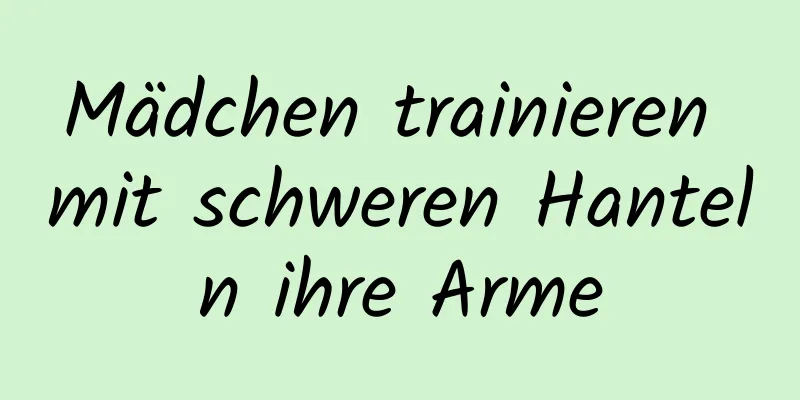 Mädchen trainieren mit schweren Hanteln ihre Arme